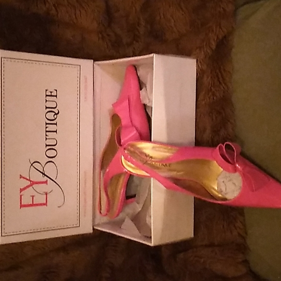 Shoes - Picture 1 of 2